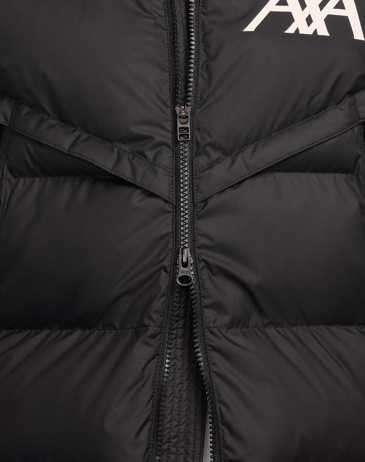 SMANICATO LIVERPOOL FC STRIKE WINDRUNNER PRIMALOFT