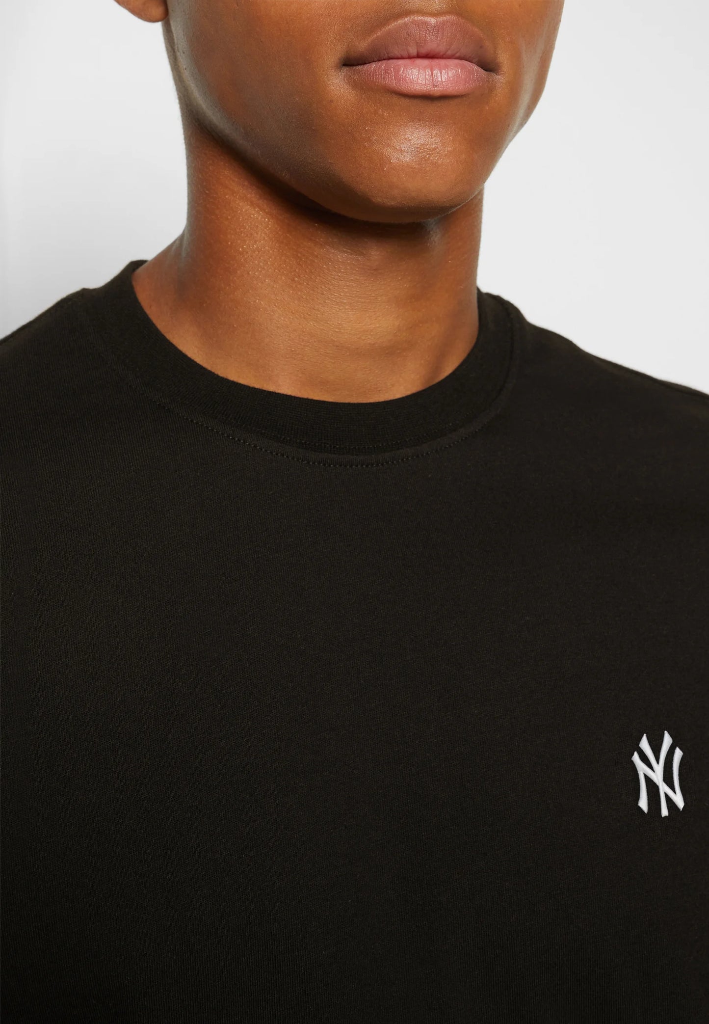 T-SHIRT M.C. BASE RUNNER EMB ECHO TEE