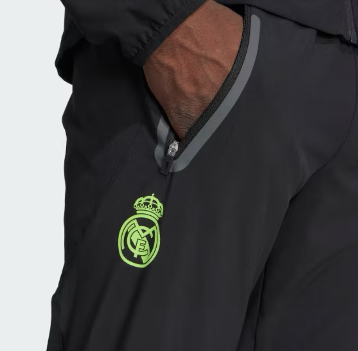 TUTA ADIDAS REAL MADRID FANSWEAR 2025-2026
