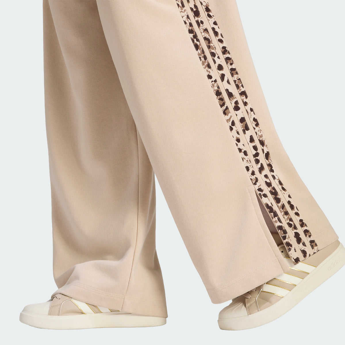 TUTA ADIDAS ESSENTIAL 3-STRIPES LEOPARD