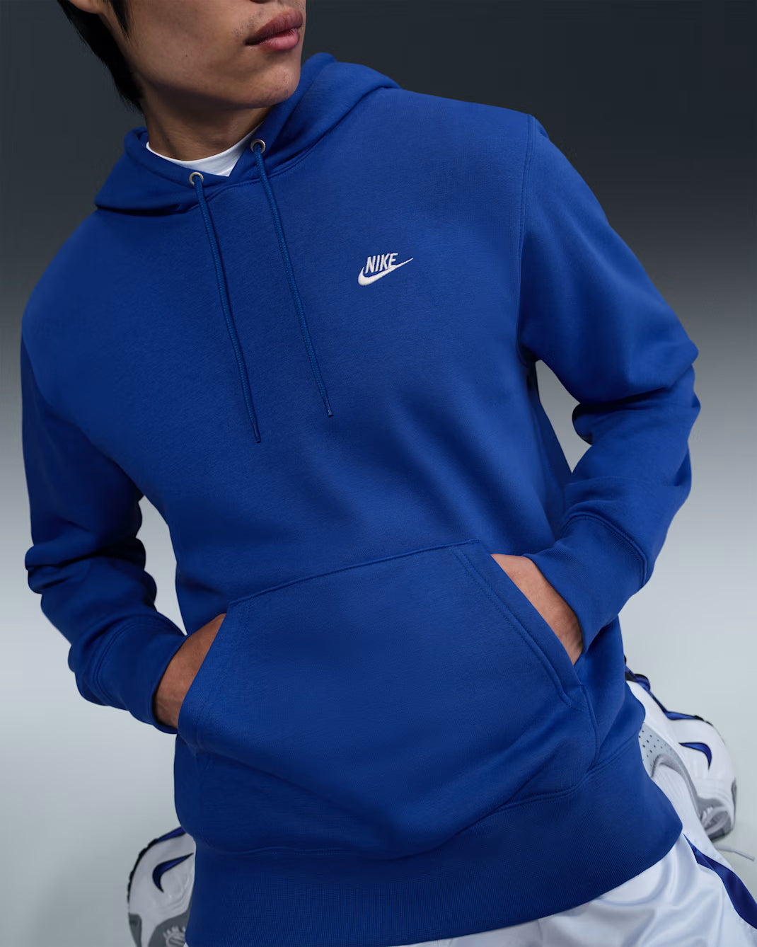 TUTA NIKE CON CAPPUCCIO