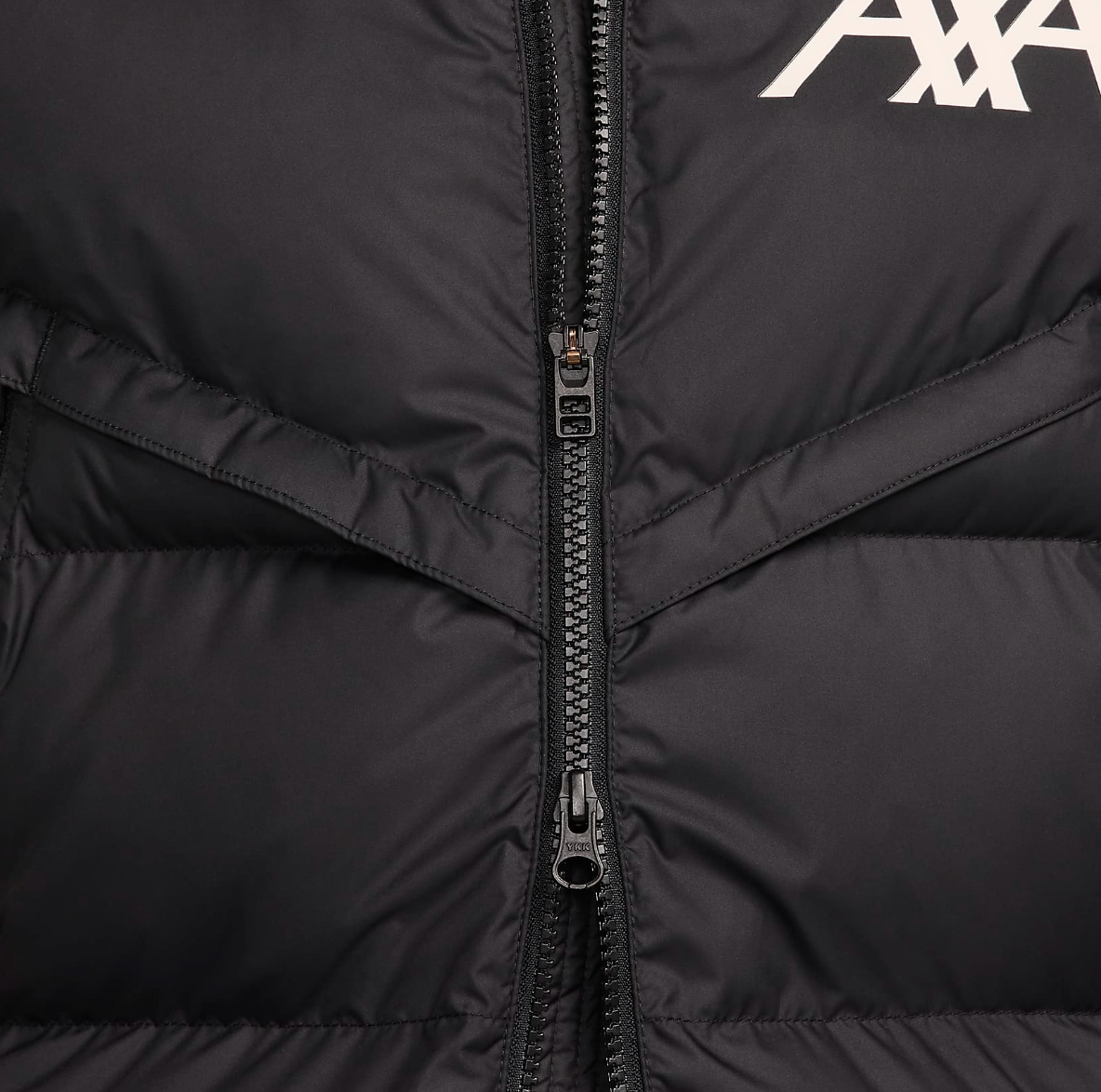 SMANICATO LIVERPOOL FC STRIKE WINDRUNNER PRIMALOFT