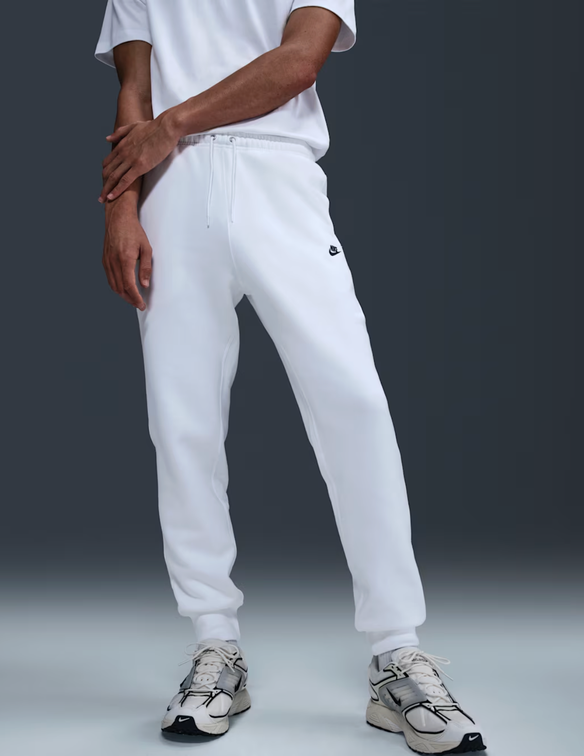 TUTA NIKE CON CAPPUCCIO