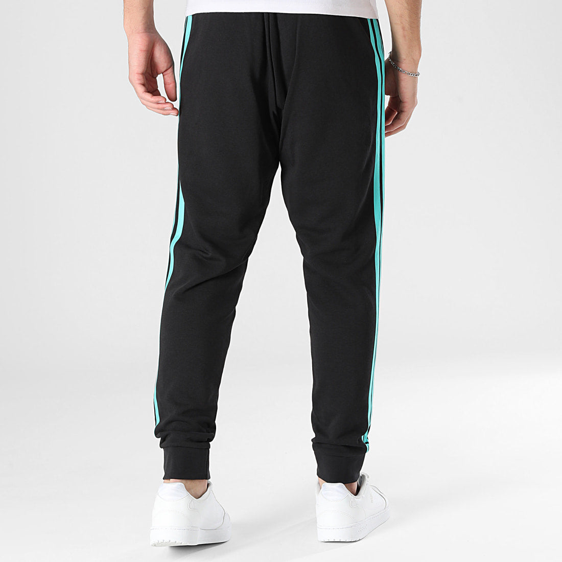 TUTA ADIDAS MERCEDES AMG PETRONAS FORMULA 1 TEAM DNA 2026 Scarpato tuta-adidas-mercedes-amg-petronas-formula-1-team-dna-2026-scarpato